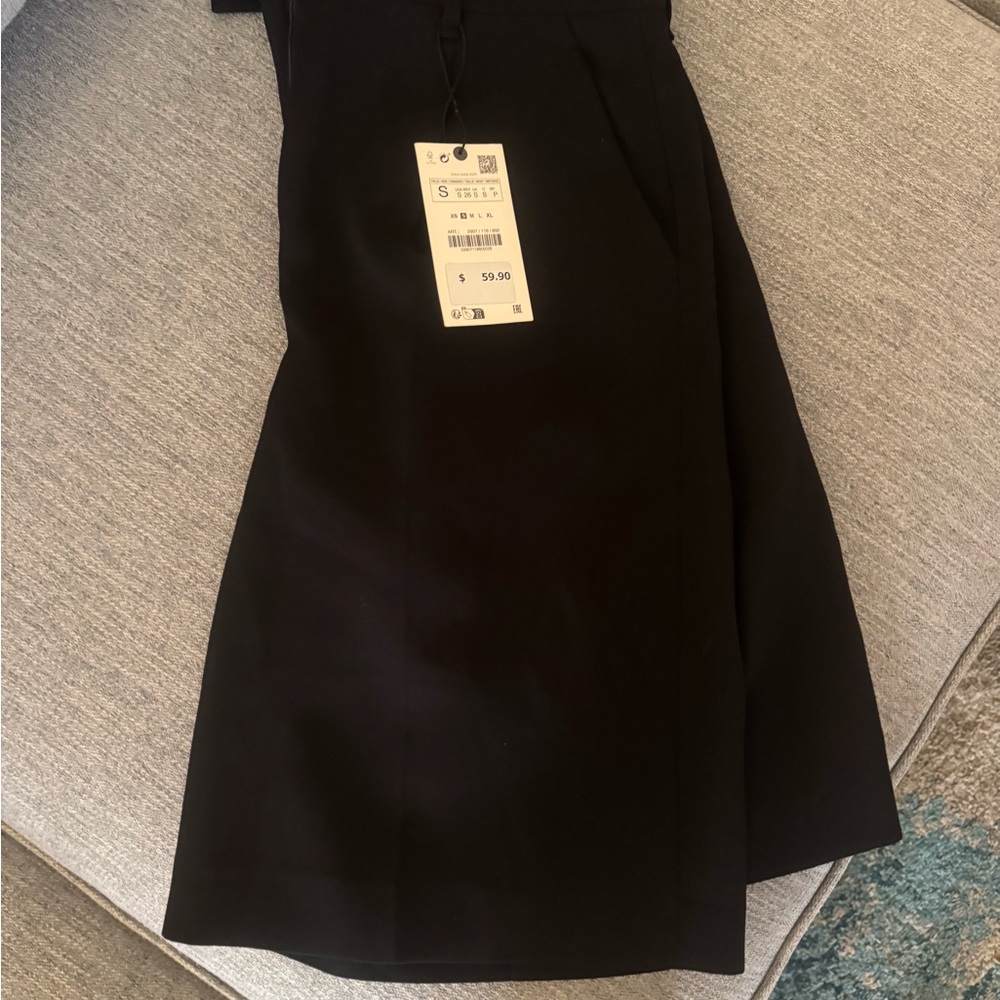Brand New- Zara Bermuda Shorts
